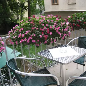 Ani-falstaff Otel